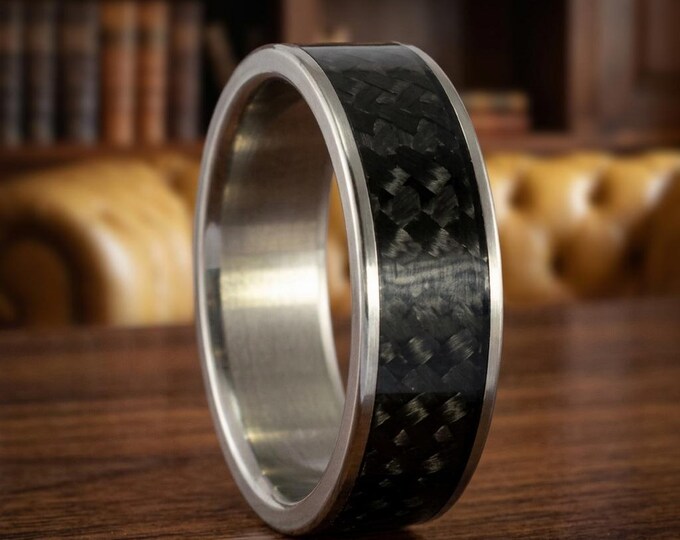 Titanium Ring with Glossy Carbon Fiber Inlay. (00337_8N)