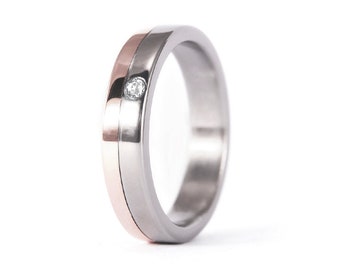 Rose gold 18K and titanium ring. Flat polished wedding band with Swarovski crystal. Titanium and golden engagement ring. (00555_6S1)