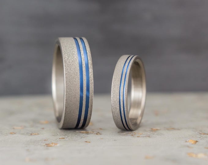 Sandblasted Titanium Wedding Band Set, Blue Anodized Inlays. (00010_4N7N)