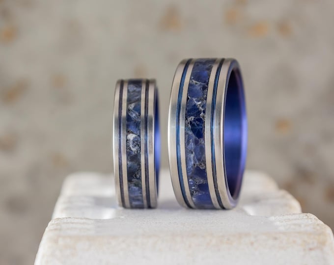 Titanium Wedding Band with Lapis Lazuli & Blue Anodized Interior. (03201_6N8N)