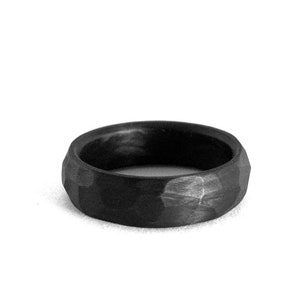 Set of hammered carbon fiber rings . Wedding bands. Matte carbon fiber hammered engagement bands. 00111_6N8N image 7