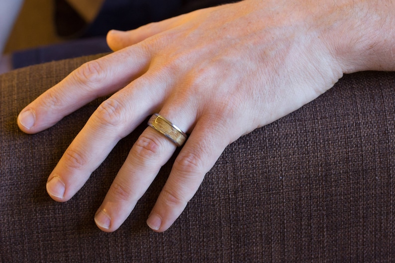 Men/'s titanium and bentwood ring 00525/_8N very durable and hypoallergenic. Unique polished finishing wedding band Water resistant