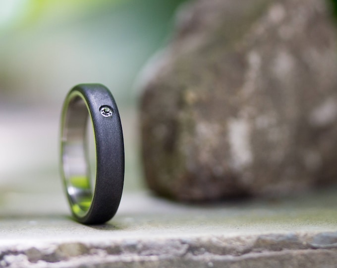 Handmade Titanium Graphite Ring with Swarovski Crystal, Dark Gray Band. (01300_4S)