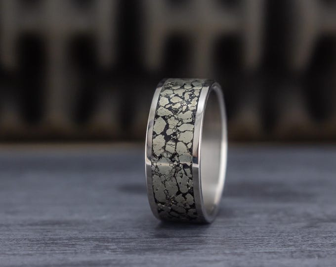 Titanium Wedding Band with Pyrite Stone Inlay, Polished Ring. (03224_7N)