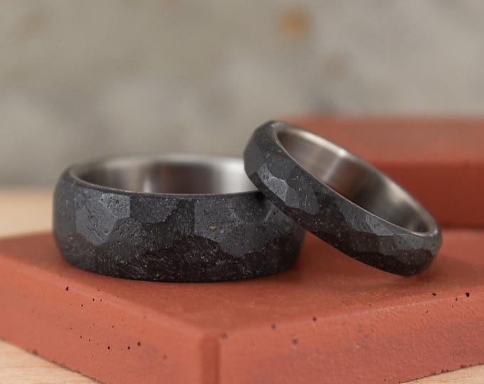Titanium Wedding Ring Set: Black Concrete Hammered Bands. (00703_4N7N