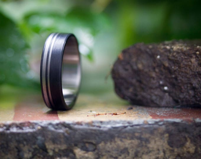 Matte Black Titanium Ring with Carbon Fiber Inlay. (00314_7N)