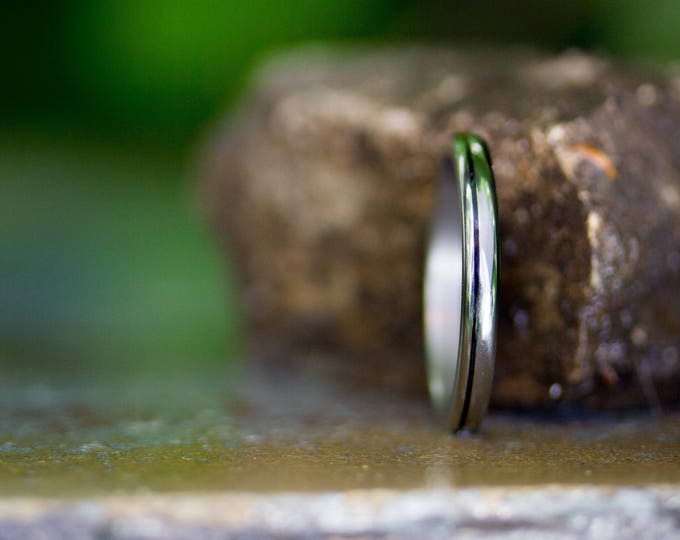 Handmade Titanium Ring with Carbon Fiber Inlay. (00334_4N)