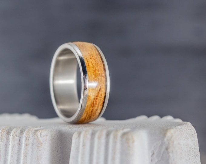 Handmade Titanium Ring with Glossy Eucalyptus Wood Inlay. (00525_8N)