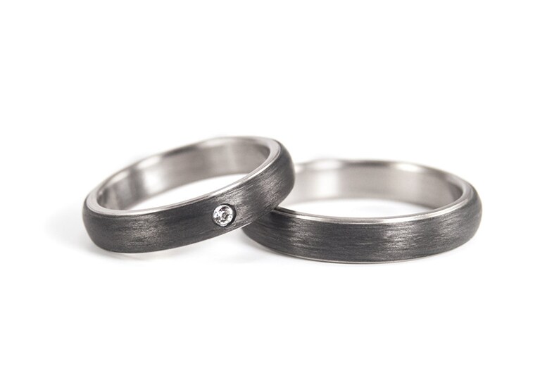 Set of two titanium and carbon fiber wedding bands 00305/_4S1/_4N Modern and round black rings Water resistant and hypoallergenic.