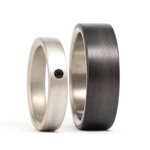 Matte titanium and graphite wedding ring set. Flat titanium with Swarovski crystal and graphite with inner titanium (00002_4S13_01300_7N)