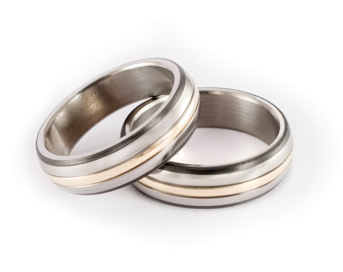 Titanium Wedding Rings with 18K Gold and Carbon Fiber Band. (04777_7N7N)