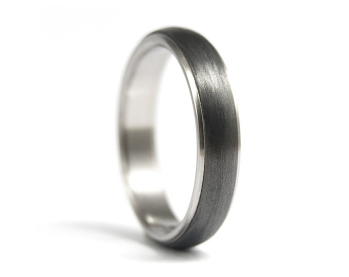 Womens Matte Titanium Ring with Carbon Fiber Band. (00344_5N)
