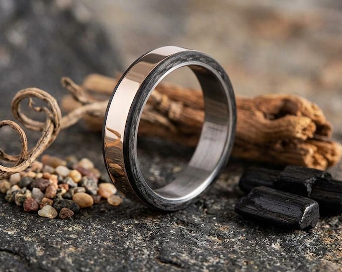 Titanium 18K Gold Ring, Carbon Fiber Inlay, Women's Wedding Band. (00556_4N)