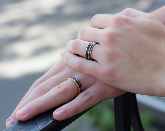 18K Yellow Gold & Carbon Fiber Braided Wedding Ring Set. (04704_4N5N)