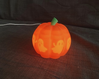 3d printed Halloween Pumpkin Lamp w/ Ghosts