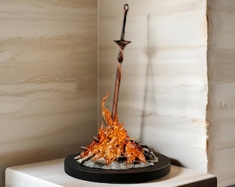 Estatua de la hoguera de la espada enroscada de Dark Souls con luz