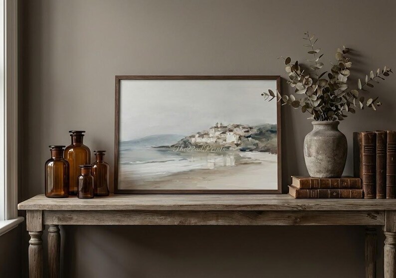 Paisaje costero vintage: acuarela de un pueblo costero en tonos mediterráneos apagados - Decoración de pared imprimible imagen 6