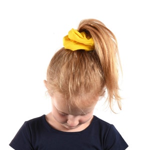 Yellow Girls Scrunchie, Kids Scrunchie Large Pony Tail Holder, School Colors Spirit, Chunky Child Pony Tail Dance Gift for Her Cheerleader imagem 1