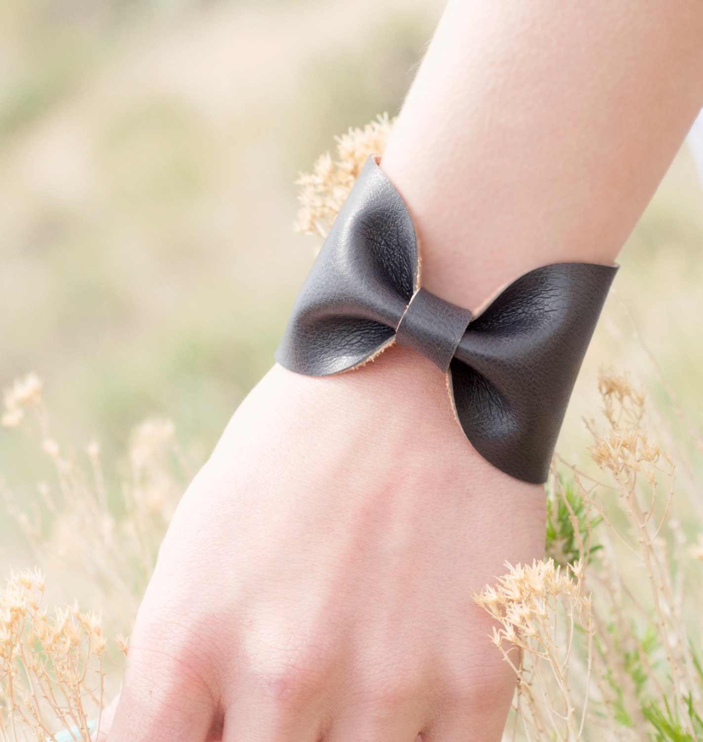 Hair bow bracelet discount