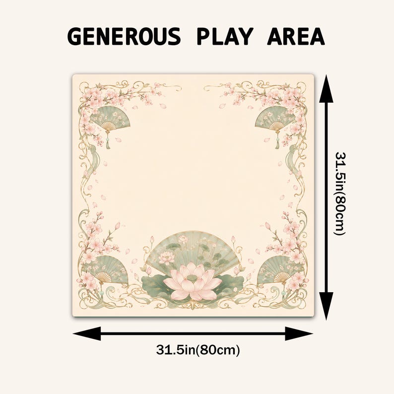 Puede incluir: Una alfombra de juego cuadrada con el texto GENEROUS PLAY AREA y un dise&ntilde;o floral de flores de cerezo rosas, abanicos plegables verdes y una flor de loto central. La alfombra mide 80 cm por 80 cm, seg&uacute;n indican las flechas de dimensi&oacute;n.