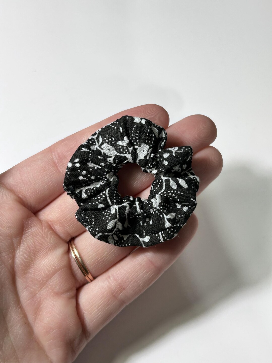 Mini Black & White Floral Scrunchie Hair Bow (black Base) - Etsy