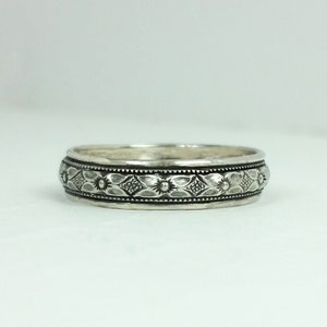 Womens Wedding Band Vintage Style in Sterling Silver, Edwardian Style Floral Wedding Band, Non traditional Unique Wedding Band