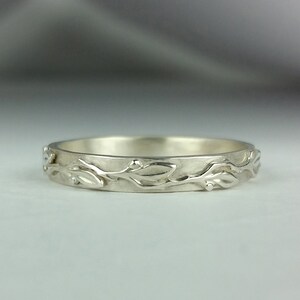 Women&#39;s Leaf Wedding Band in Sterling Silver | Nature-Inspired Vine Wedding Band | Botanical Non Traditional Wedding Ring for Woman