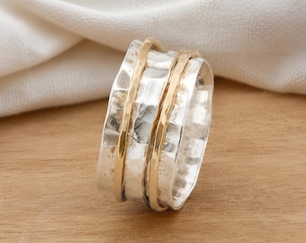 Anillo giratorio bicolor de plata martillada y oro, anillo antiestrés giratorio, banda antiestrés de metal mixto, joyería de meditación, regalo para ella.