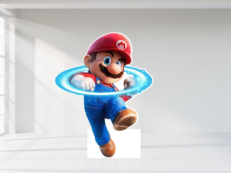 以下が含まれることがあります： スーパーマリオのビデオゲームシリーズのキャラクター、マリオの全身カットアウト。 マリオは白い「M」が付いた赤い帽子、赤いシャツ、青いオーバーオール、茶色の靴を履いています。 彼は青いエネルギーリングに囲まれています。