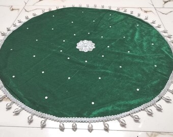 Runde hängende Puja Thaii Abdeckung Samt grüne Farbe mit silbernen Perlen Arbeit Chowki Pooja Assan Matte Hindu Gebetsmatte (alle Größe erhältlich)