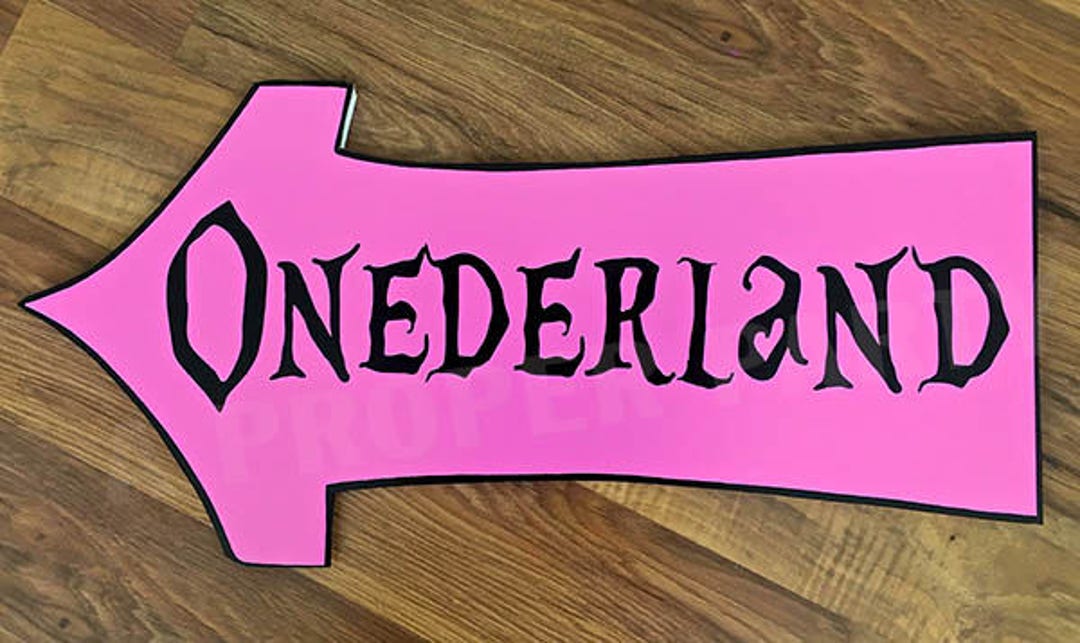 ★非売品◆直筆サインCD◆WEi◆Wonderland◆国内発送 小坂田純奈 小悪魔の誘惑 DVD撮影現場チェキ 直筆サイン入り 【公式通販】