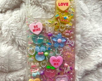 Coque iPhone Decoden en résine faite main | Cœurs de bonbons kawaii, charms, style arc-en-ciel