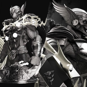 Op de afbeelding: Zwart-wit afbeelding van twee gedetailleerde beelden van een personage met een gevleugelde helm, harnas en een hamer. Eén beeld houdt de hamer vast met een bliksemeffect. Het andere beeld heeft een bliksemeffect op de rug.