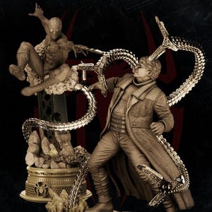 Può includere: Statua dettagliata raffigurante una scena di battaglia tra Spider-Man e Doctor Octopus. Le figure sono in posa dinamica, con le braccia meccaniche del Doctor Octopus protese. La statua è in tonalità marroni e beige, su sfondo scuro.