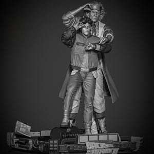 Puede incluir: Escultura en escala de grises de dos figuras de la película "Regreso al Futuro". Una figura lleva una chaqueta bomber y vaqueros, la otra un abrigo largo. La base de la escultura tiene las palabras "Back to the Future" y "Footwear".