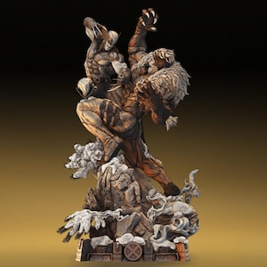 Puede incluir: Estatua detallada que representa una escena de batalla entre dos figuras. Una figura está en cuclillas con garras extendidas, mientras que la otra salta. La estatua es predominantemente marrón y beige, con acentos blancos en la base.