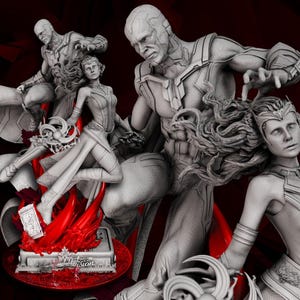 Peut inclure: Une sculpture en niveaux de gris représentant plusieurs personnages, dont un personnage masculin avec une cape et un personnage féminin dans une pose dynamique. La base porte le mot "Vision", avec des accents rouges.