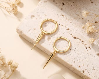 Oorbellen met spikes van 18 karaats goud, subtiel kegelvormig ontwerp, minimalistische geometrische sieraden, een stoer cadeau voor elke dag.