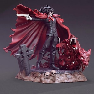 Peut inclure: Figurine détaillée d'un personnage en costume noir et cape rouge, tenant une arme à feu. La figurine repose sur une base avec une pierre tombale, des crânes et un monstre rouge avec plusieurs yeux. Le thème général est gothique et fantastique.