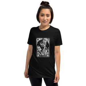 Das Leser-Tarot-Kurzärmel-Unisex-T-Shirt