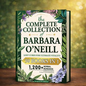 Könnte beinhalten: Ein Hardcover-Buch mit dem Titel "The Complete Collection of Barbara O'Neill" mit floralen und Blattillustrationen. Der Einband ist cremefarben mit grünen und goldenen Akzenten. Es enthält 50 Bücher in 1 und über 1.200 Kräuterheilmittel.