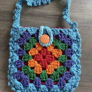 Bolso cuadrado de abuela de ganchillo Sunset Spectrum de Denali & Co.