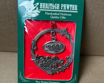 Adorno navideño de peltre fino Heritage Pewter del año 2000. Hecho a mano. Artículo de colección.