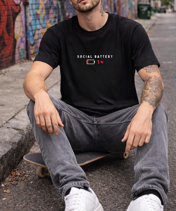 Social Battery 1% T-Shirt - Maglietta Introvert Humor, Minimal Graphic Tee, Social Battery Shirt, Funny Introvert Shirt
