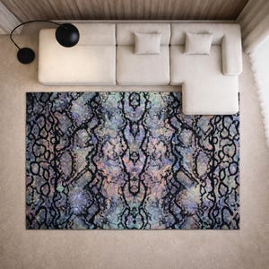 Rutschfester Schlangenhautteppich, irisierender Tierdruckteppich, moderner Luxusteppich, Teppich mit symmetrischem Muster, lila Schlangenhautteppich