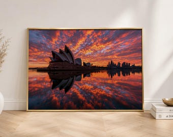 Póster de lujo con fotografía arquitectónica moderna de la Ópera de Sídney al atardecer.