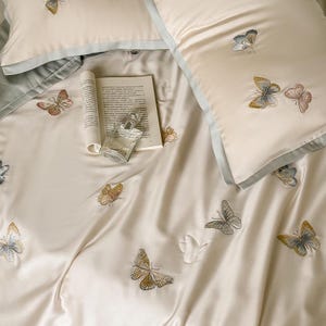Juego de edredón Silky Butterfly, fibra Tencel Lyocell, juego de ropa de cama refrescante para el verano, cama individual, matrimonial o queen, regalo de inauguración de casa para ella con estética imagen 1