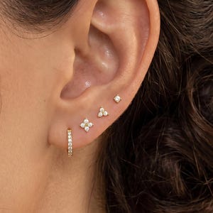Conjunto de pendientes clásicos de plata de ley 925 con forma de flor de cuatro hojas, delicados pendientes de circonita cúbica para mujer, regalo minimalista.