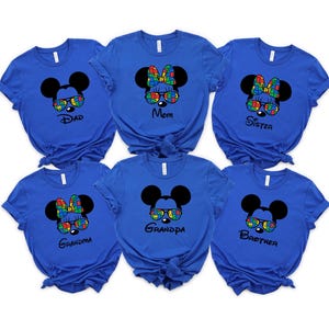 Camiseta familiar de concienciación sobre el autismo: camisetas a juego de Mickey Mouse con piezas de rompecabezas imagen 3