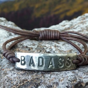 Leren armband van Badass, handgestempeld verstelbaar manchet, zilver tin of koper